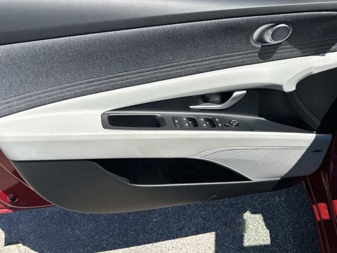 Certified 2025 Hyundai Elantra Limited w/ Cargo Package FWD image 16