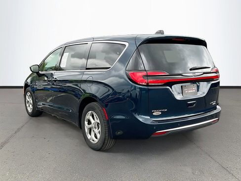 Used 2024 Chrysler Pacifica Limited image 5