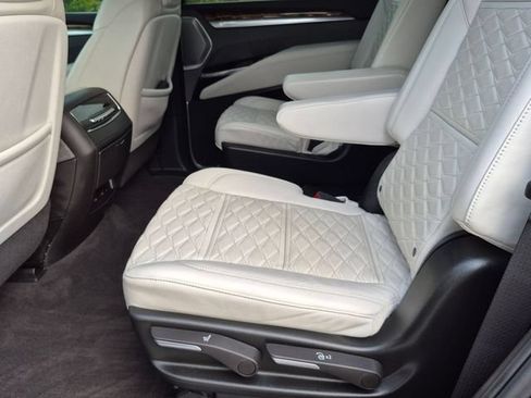 Certified 2025 Cadillac Escalade Sport Platinum AWD/4WD image 25
