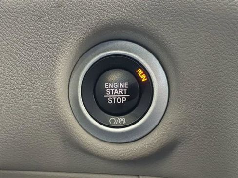 Certified 2024 Chrysler Pacifica Touring-L image 36