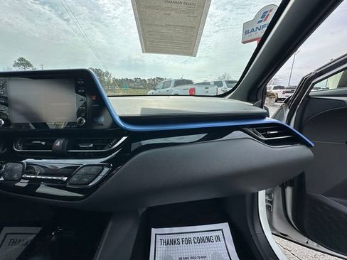 Used 2019 Toyota C-HR XLE image 16