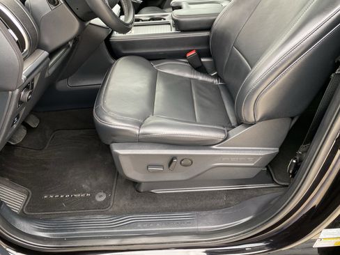 Used 2025 Ford Expedition Platinum AWD/4WD image 19