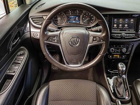 Used 2022 Buick Encore Preferred image 17