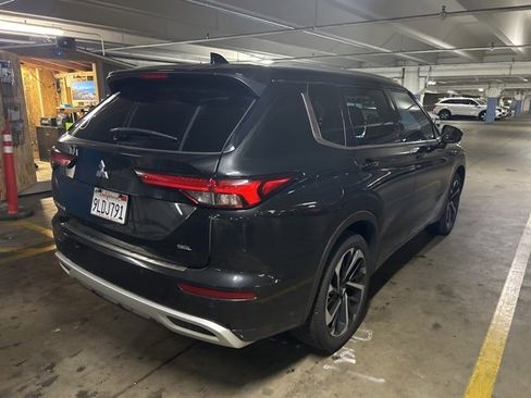 Used 2023 Mitsubishi Outlander SEL image 2