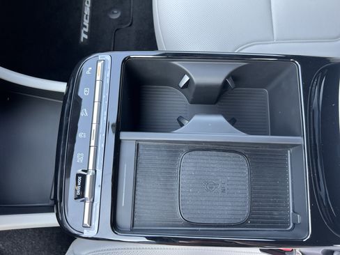 New 2025 Hyundai Tucson Limited image 17