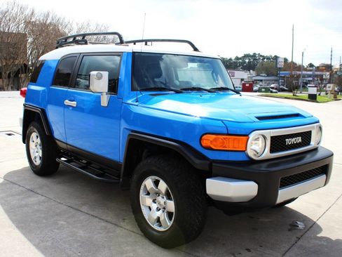 Used 2007 Toyota FJ Cruiser 4WD image 2