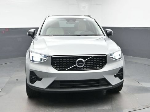 Used 2026 Volvo XC40 B5 Plus AWD/4WD image 2