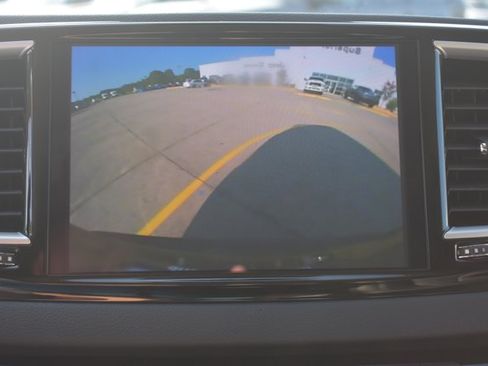 Used 2024 Chrysler Pacifica Touring-L FWD image 26