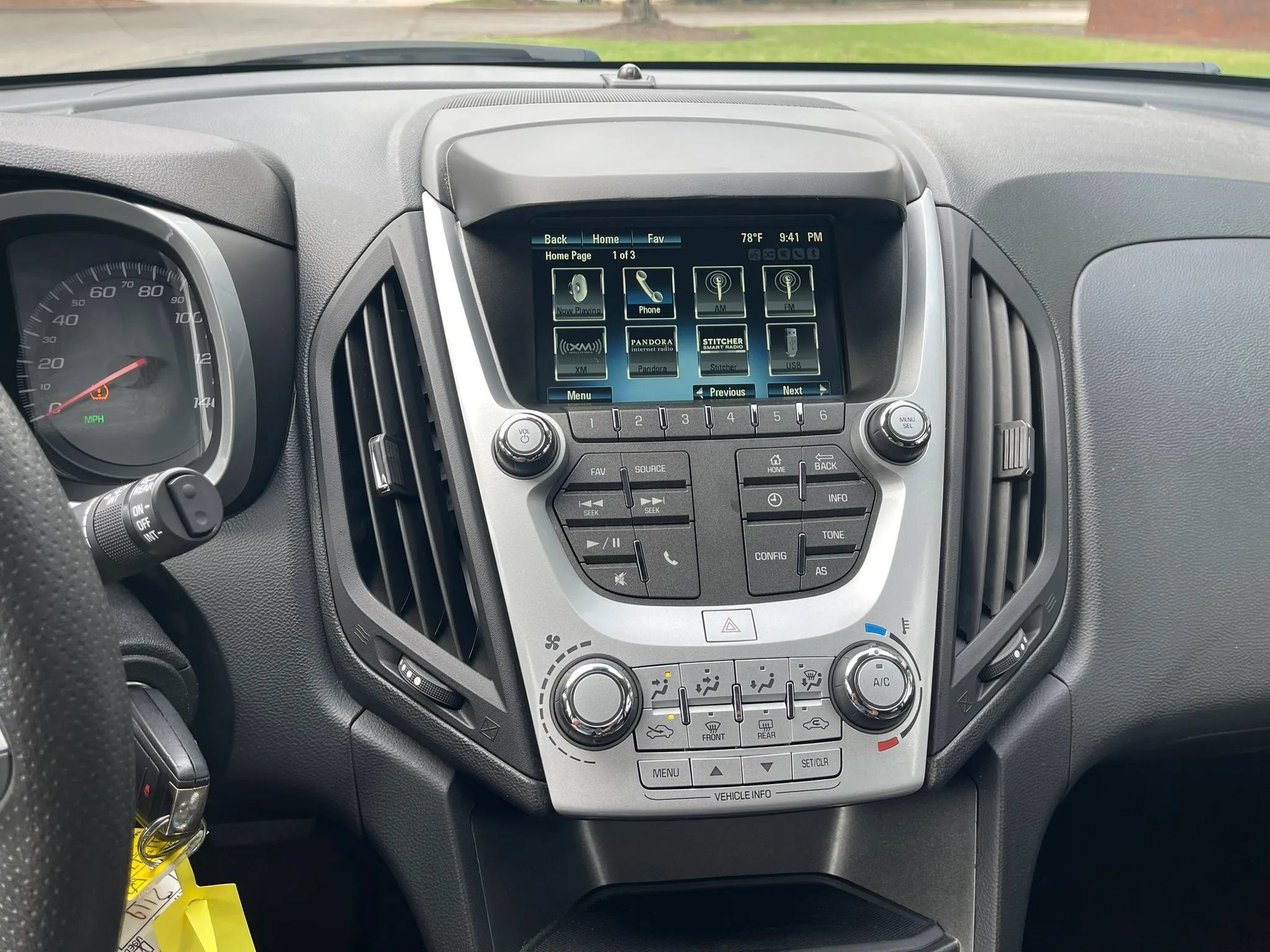Used 2017 Chevrolet Equinox LT FWD image 18