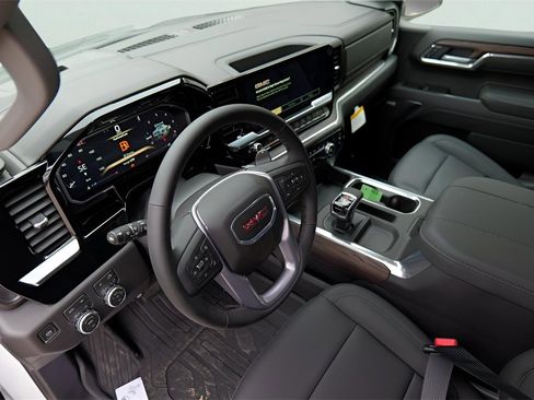 New 2026 GMC Sierra 1500 SLT image 8