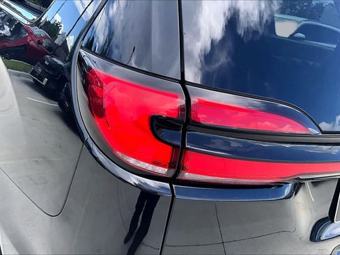 Used 2023 Chrysler Pacifica Touring-L FWD image 27