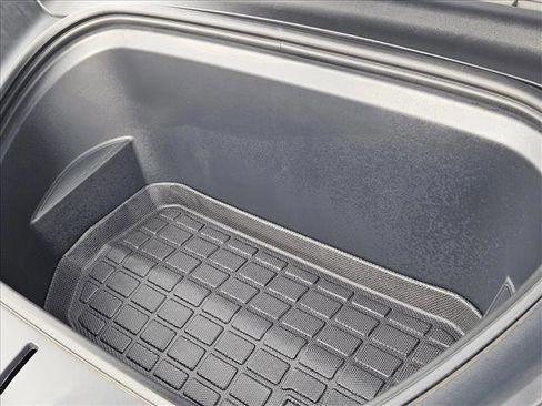 Used 2023 Tesla Model Y Performance image 6