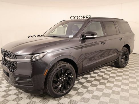 New 2025 Lincoln Navigator Reserve w/ Jet Appearance Package image 10