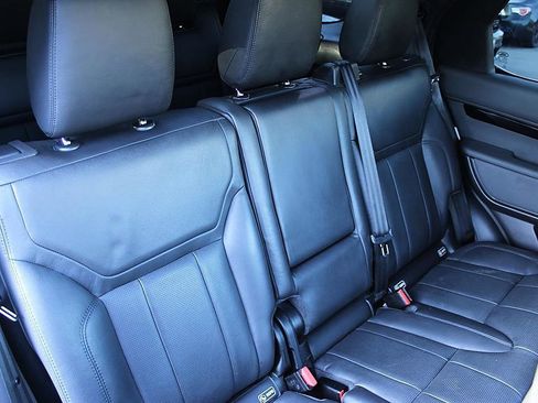 Used 2017 Land Rover Discovery SE AWD/4WD image 23