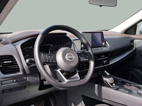 Used 2022 Nissan Rogue SV image 11