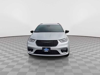 New 2026 Chrysler Pacifica Select w/ S Appearance Package