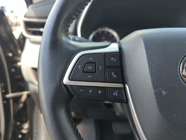 Used 2022 Toyota Highlander XLE FWD image 42