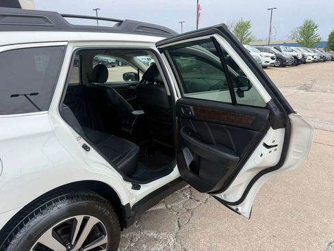 Used 2019 Subaru Outback 3.6R Limited w/ Popular Package #2 AWD/4WD image 22
