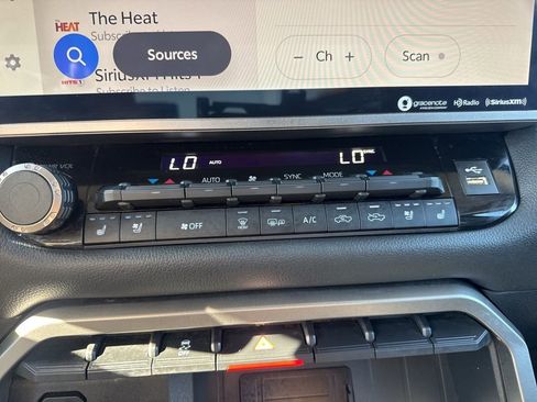 Used 2023 Toyota Tundra Limited image 20