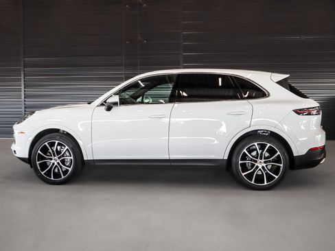 Certified 2023 Porsche Cayenne image 2