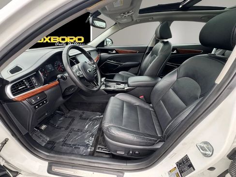 Used 2017 Kia Cadenza Premium w/ Luxury Package image 9