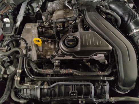 Used 2025 Volkswagen Jetta SE image 30