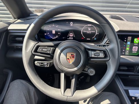 Certified 2025 Porsche Macan Electric image 15