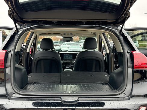 Used 2020 Kia Niro Touring image 7