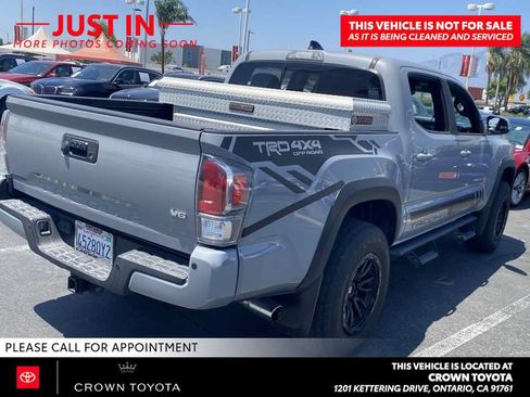 Used 2020 Toyota Tacoma TRD Sport w/ Technology Package RWD image 4