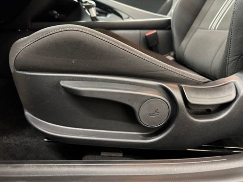 Used 2025 Hyundai Elantra SEL FWD image 14