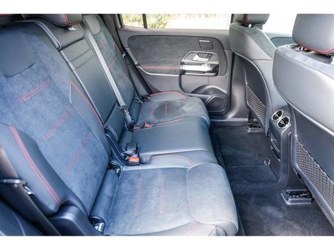 Used 2024 Mercedes-Benz EQB 300 4MATIC image 17