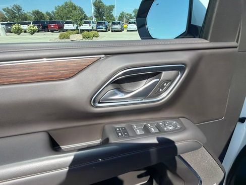 Certified 2022 Chevrolet Suburban High Country AWD/4WD image 11