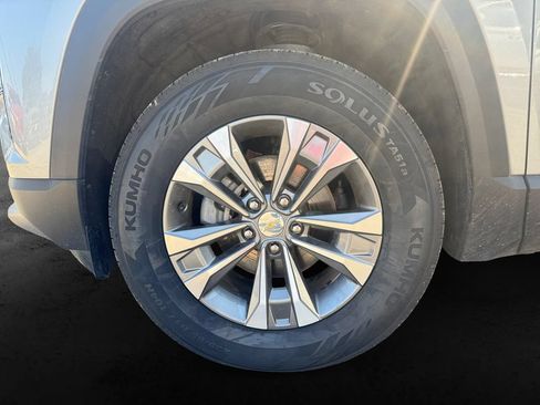 Used 2025 Chevrolet Equinox LT AWD/4WD image 12