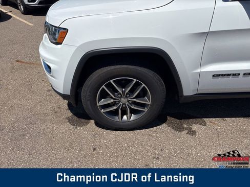 Used 2018 Jeep Grand Cherokee Laredo AWD/4WD image 32
