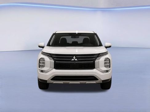 Used 2024 Mitsubishi Outlander SE Black Edition FWD image 2