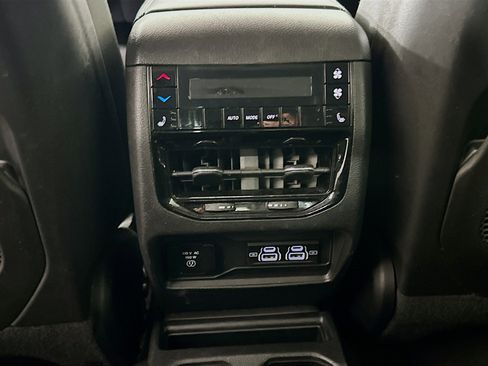 Used 2023 Jeep Grand Cherokee L Limited image 28