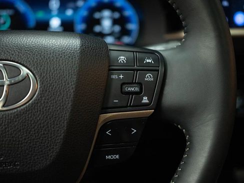 Used 2025 Toyota Crown w/ Carpet Mat Package (TMS) image 26