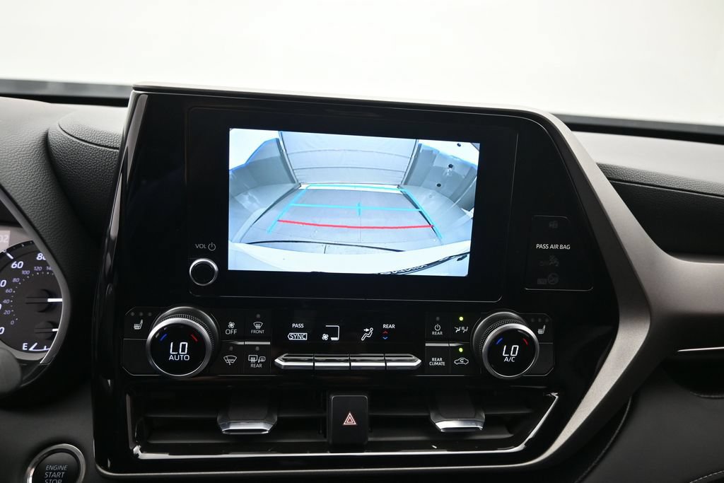 Used 2025 Toyota Highlander XLE FWD image 11
