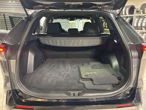 Used 2024 Toyota RAV4 SE image 15
