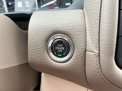 Used 2021 GMC Yukon Denali w/ Denali Premium Package AWD/4WD image 17