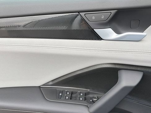 New 2026 Volkswagen Tiguan SE AWD/4WD image 17
