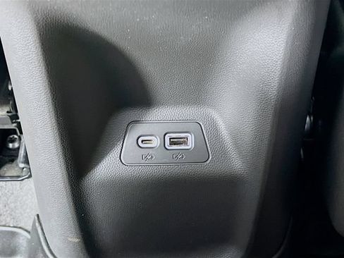 Used 2021 Buick Envision Essence AWD/4WD image 32