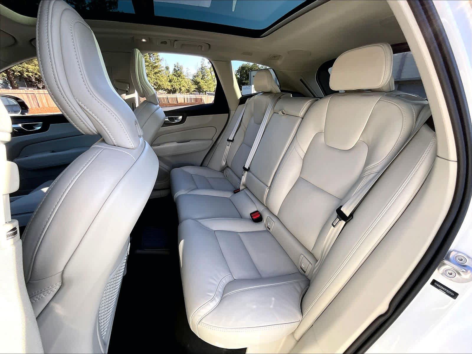 Used 2024 Volvo XC60 T8 Ultimate w/ Protection Package Premier AWD/4WD image 30
