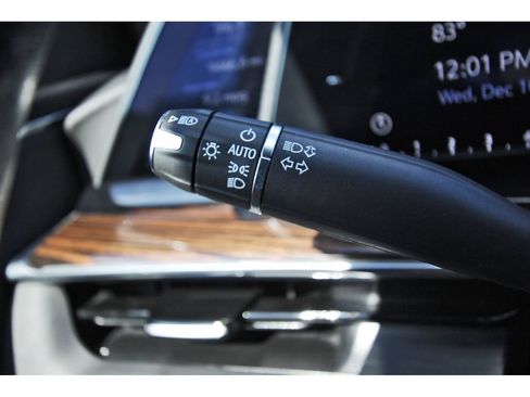 Certified 2023 Cadillac Escalade Premium Luxury image 17