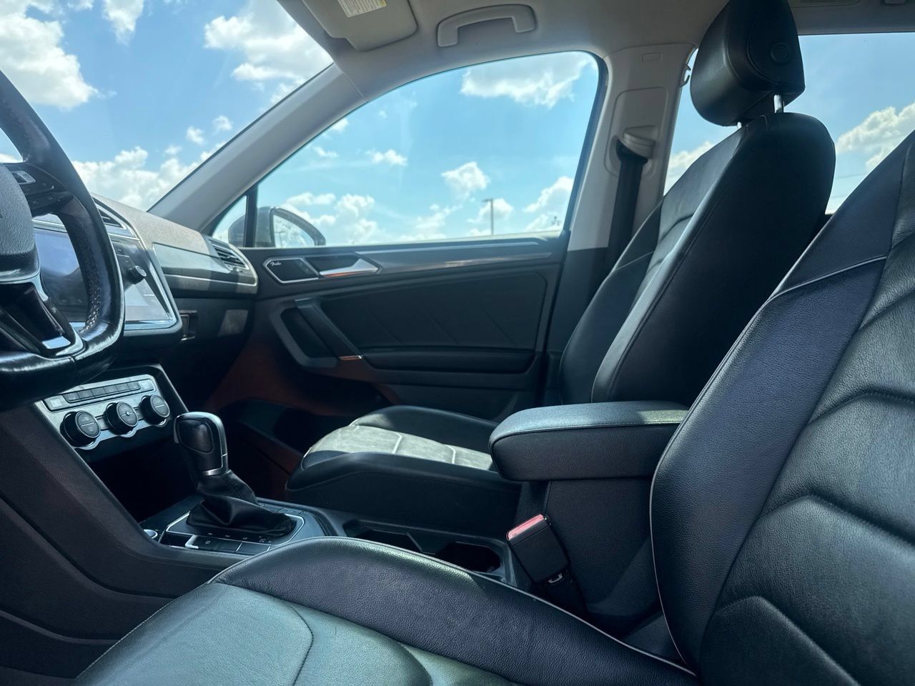 Used 2018 Volkswagen Tiguan SEL Premium FWD image 43