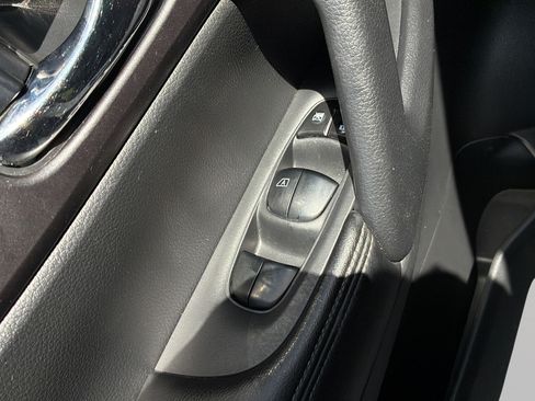 Used 2016 Nissan Rogue S FWD image 12
