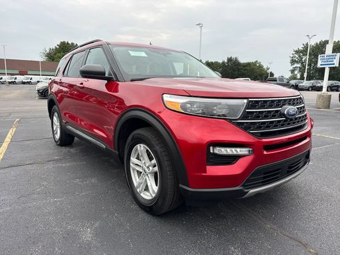 Used 2024 Ford Explorer XLT w/ Equipment Group 202A AWD/4WD image 4