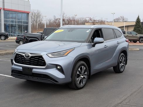 Used 2021 Toyota Highlander XLE image 4
