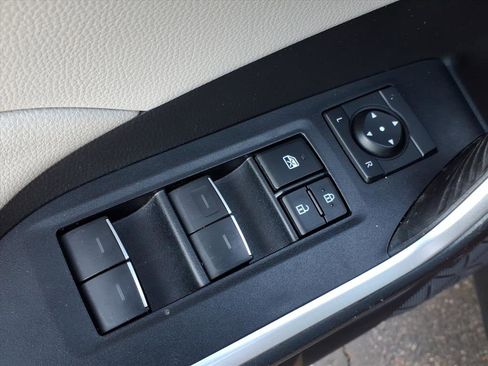 Used 2023 Toyota RAV4 XLE Premium image 11