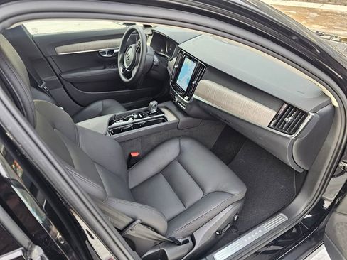 Certified 2024 Volvo V90 B6 Cross Country Plus image 11
